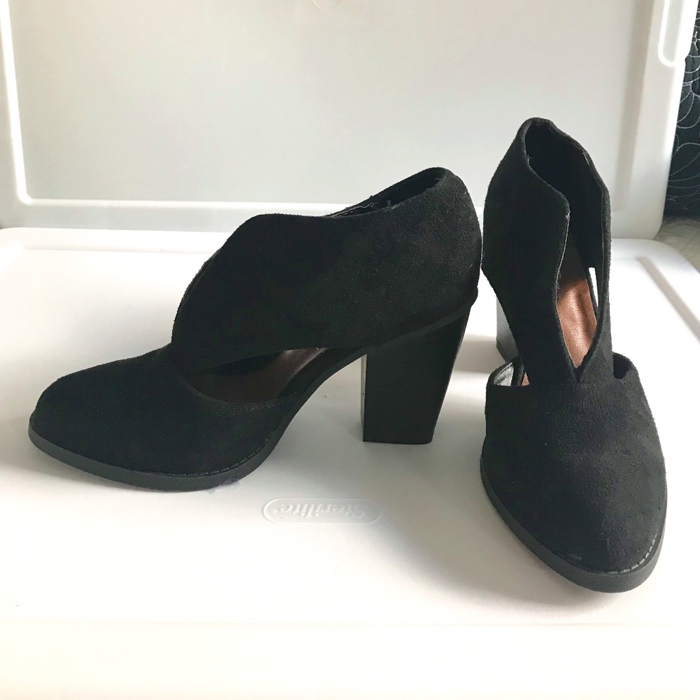 Black suede shooties